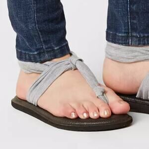 Sanuk Ella Sandals Yoga Sling Soft Thong - Gray- size 8- EUC